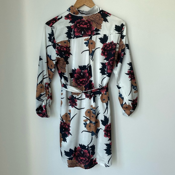 Silk top with tie waist - Picture 2 of 3